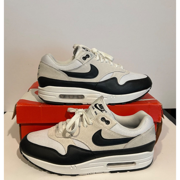 Athletic_Shoes